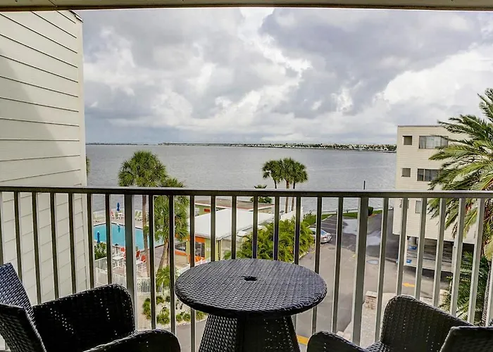 410-Gorgeous Views, Waterfront, Wifi, Pool And Close To Bucs Stadium