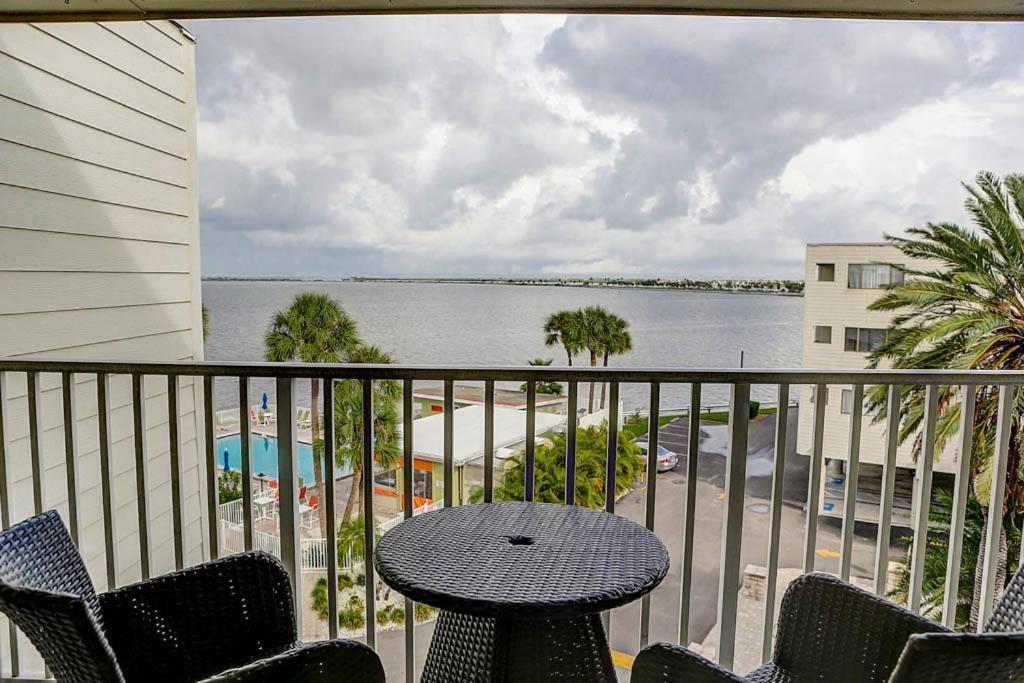 Appartement 410-gorgeous Views, Waterfront, Wifi, Pool And Close To Bucs Stadium *